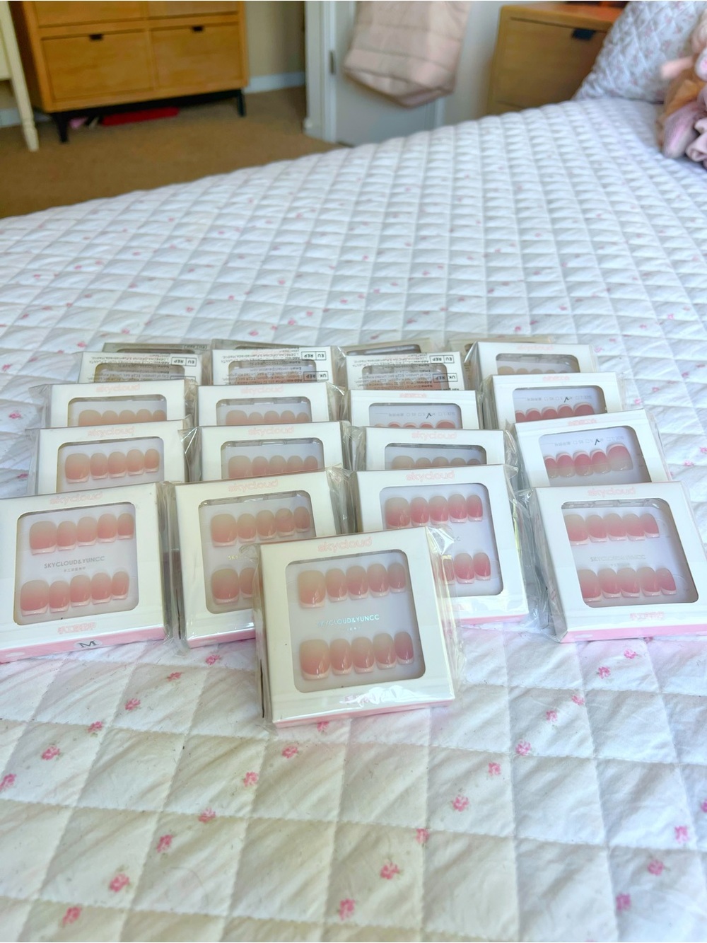 17 Sets Handmade White French Tip Press On Nails Short Square Acrylic